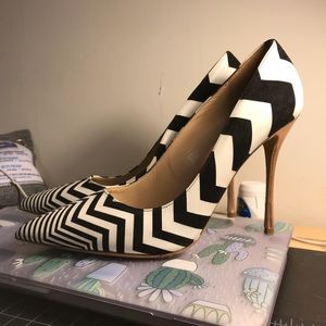 Nicholas Kirkwood Point Toe Heel, 10.5, BlackWhite